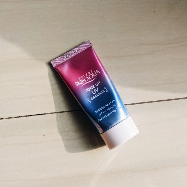 SKIN AQUA Tone Up UV Essence review photo by dinaotaya