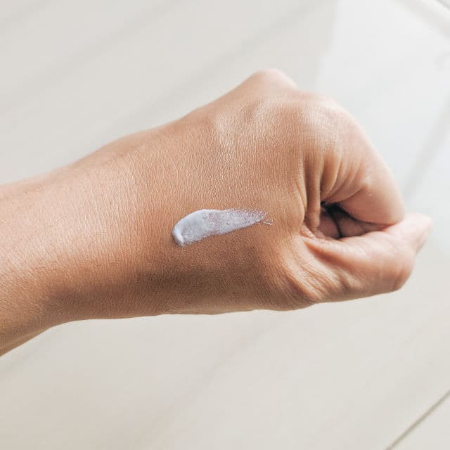 SKIN AQUA Tone Up UV Essence review photo by dinaotaya