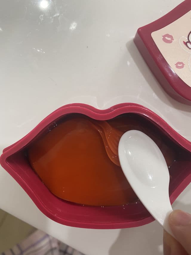 BERRISOM SOS! Essence Lip Patch review photo by ericaaaliu