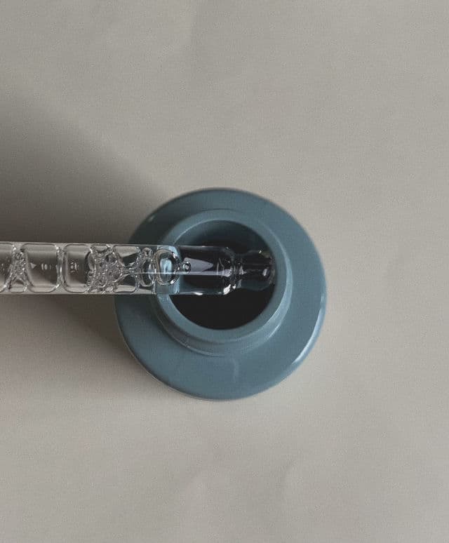 Versed Just Breathe Clarifying Serum review photo by drskincareblog