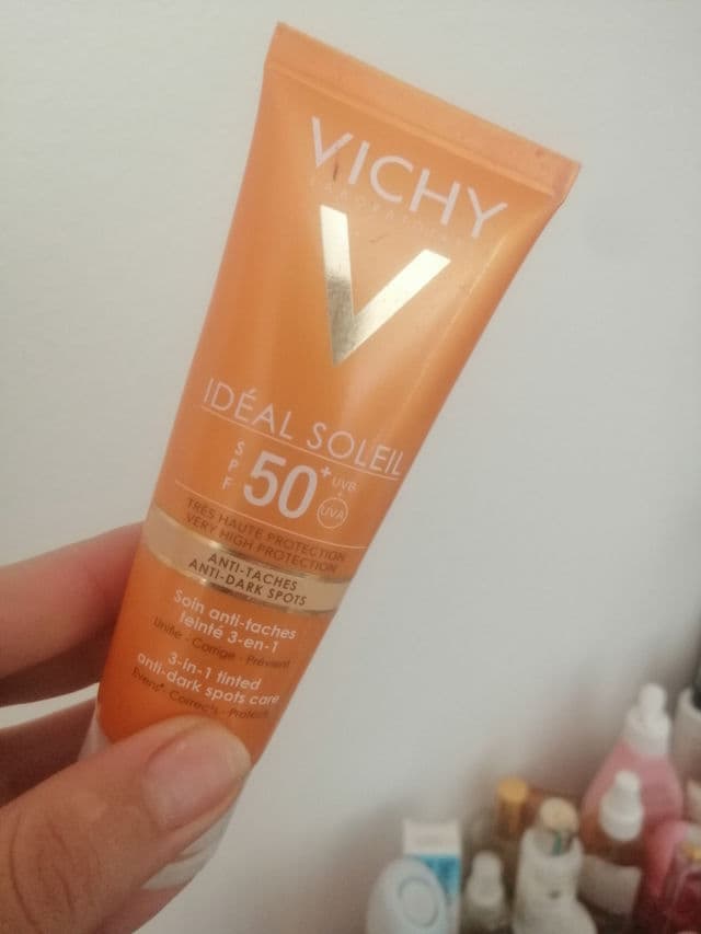 Vichy Laboratories Ideal Soleil Anti-Dark Spots Tinted Face Cream SPF50+ review photo by eua19
