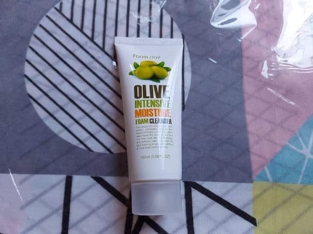Farmstay Olive Intensive Moisture Foam Cleanser review photo by eypriljoy