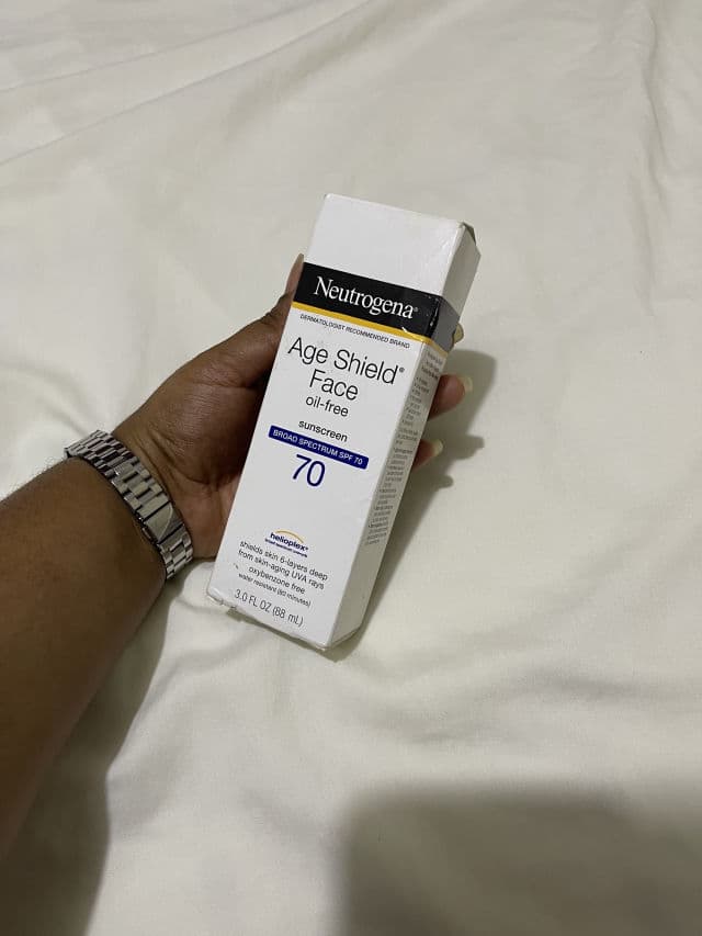 Neutrogena Age Shield Anti-Oxidant Face Lotion Sunscreen Broad Spectrum SPF 70 review photo by nicolbonillacontact