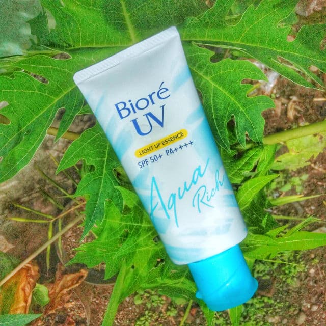 Biore UV Aqua Rich Light Up Essence SPF 50+ PA++++ review photo by fufufoe