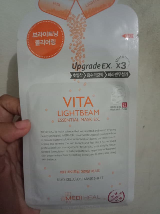 MEDIHEAL Vita Lightbeam Essential Mask EX review photo by GemaGumika