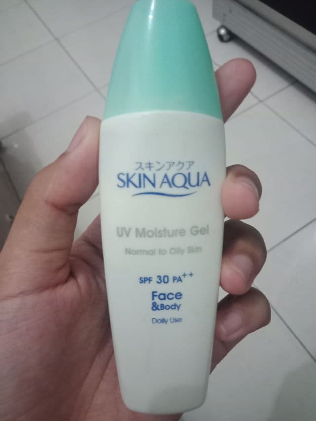 SKIN AQUA UV Moisture Gel SPF 30 PA++ Face & Body Daily Use review photo by GemaGumika