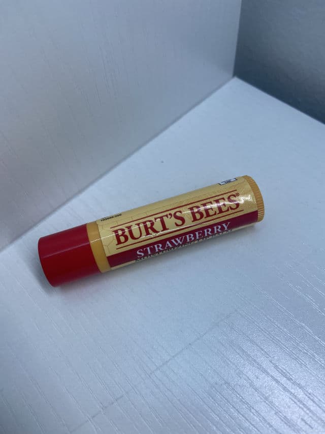 Burt's Bees Burt's Bees  Moisturizing Lip Balm review photo by hanaengmyeon