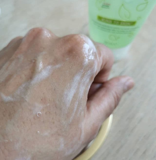 Simple Kind To Skin Refreshing Facial Wash review photo by hashiskincare