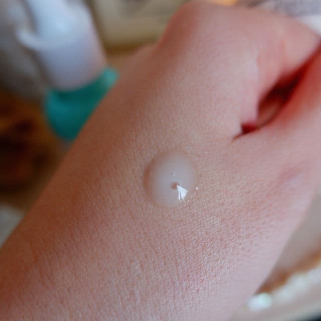 First Aid Beauty Facial Radiance Niacinamide Dark Spot Serum review photo by herbeautylife