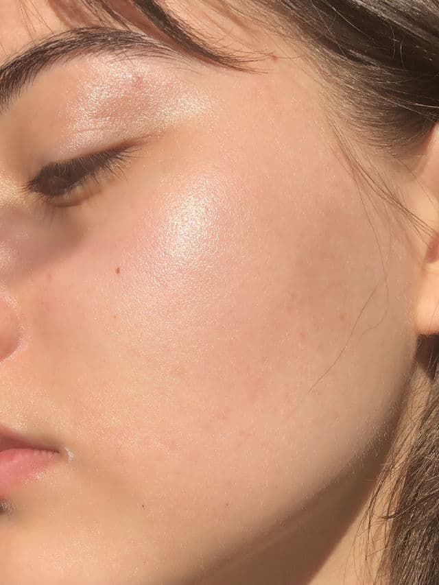 La Roche-Posay Anthelios Shaka Ultra-Light Facial Sun Cream SPF50 review photo by hina