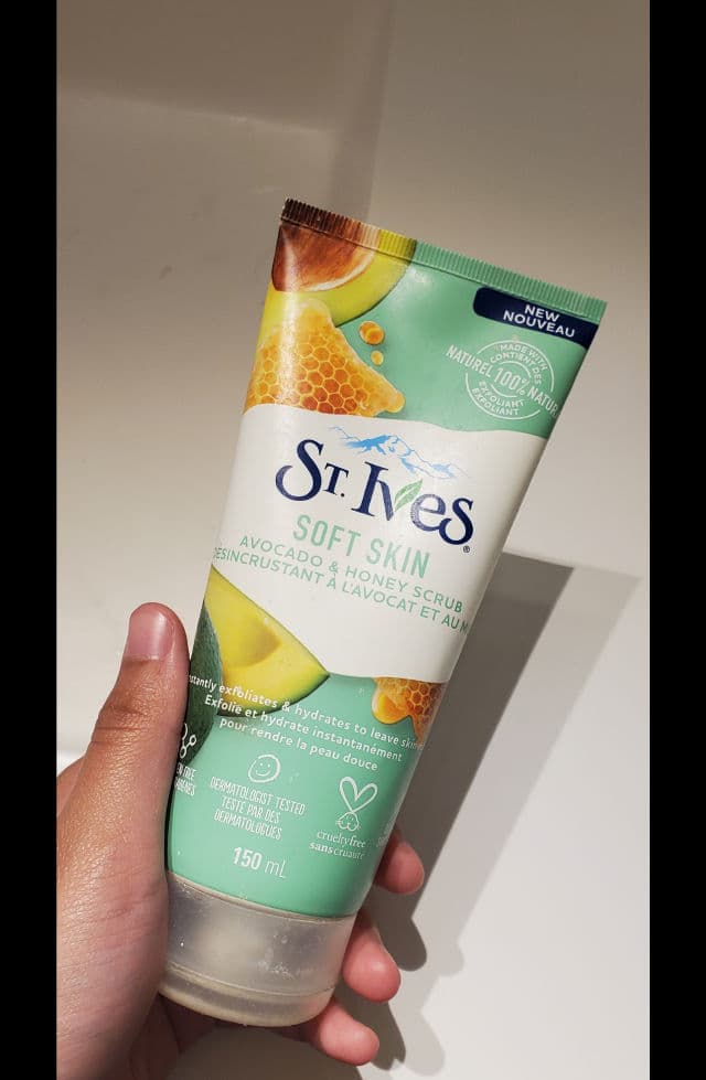 St. Ives Soft Skin Avocado & Honey Exfoliating Face Scrub review photo by hiraethsal