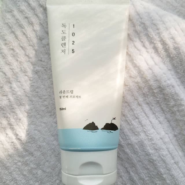 Round Lab 1025 Dokdo Cleanser review photo by hmpocketglam