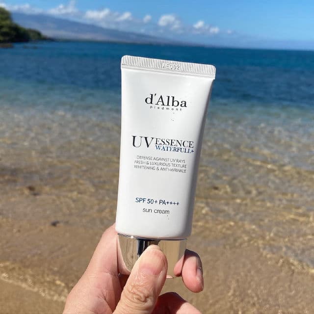 D' Alba Piedmont UV Essence Waterfull Fresh Sun Cream SPF50+ PA++++ review photo by hoarderbeauty
