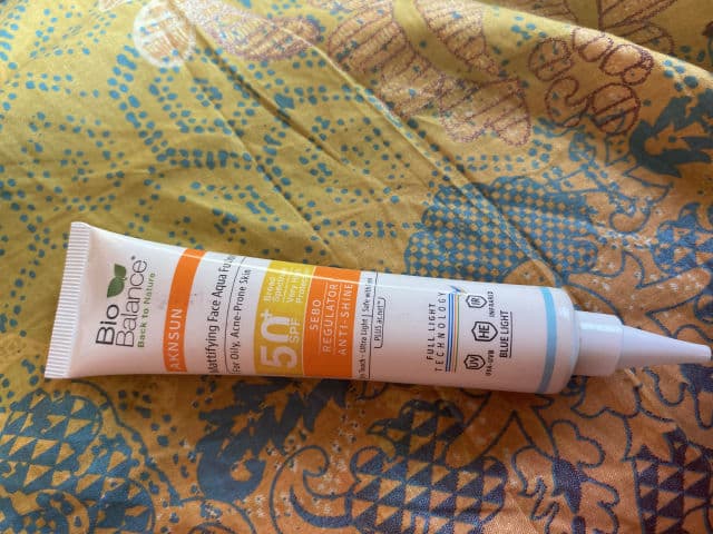 BioBalance Aknsun Mattifying Face Aqua Fusion SPF 50+ review photo by iUzunma