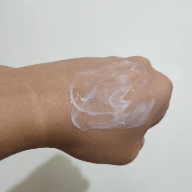 Rohto Melano CC Anti-Spot Moisture Cream review photo by skinvenue