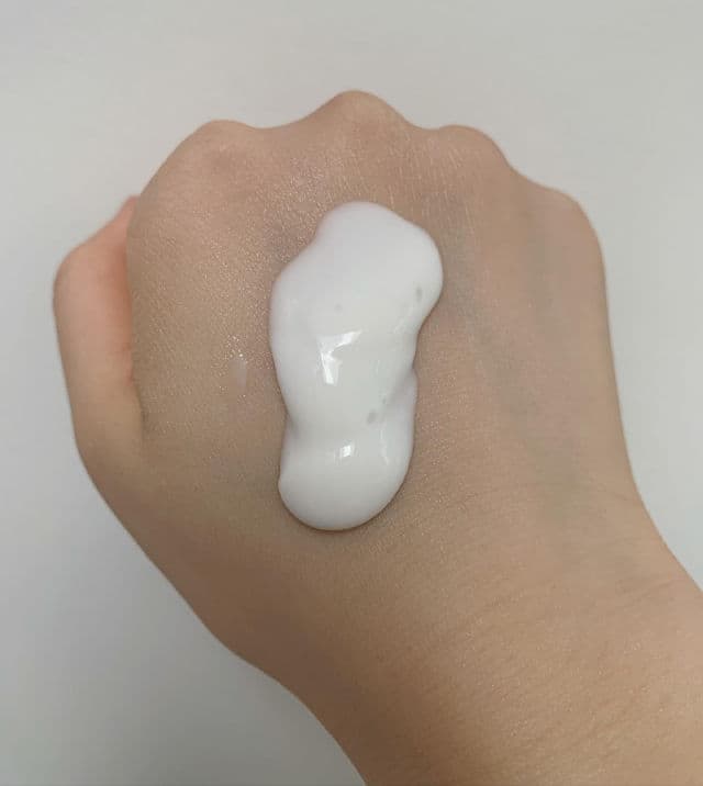 Sioris Cleanse Me Softly Milk Cleanser review photo by isaglowup