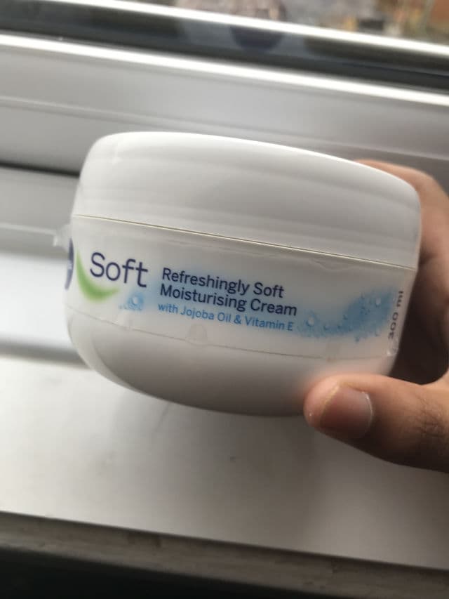 Nivea Soft Refreshingly Soft Moisturising Cream review photo by ishiskin