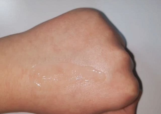 SVR Sebiaclear Serum review photo by SkincarebyNessa