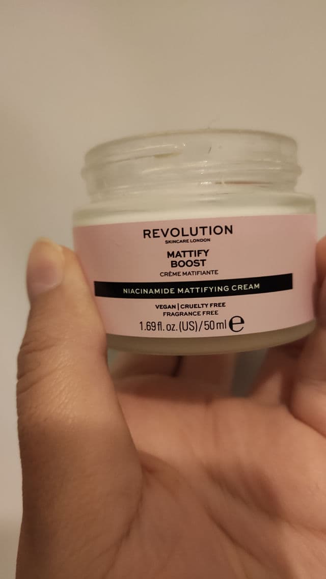 Revolution Beauty Mattify Boost Cream review photo by janiapardal