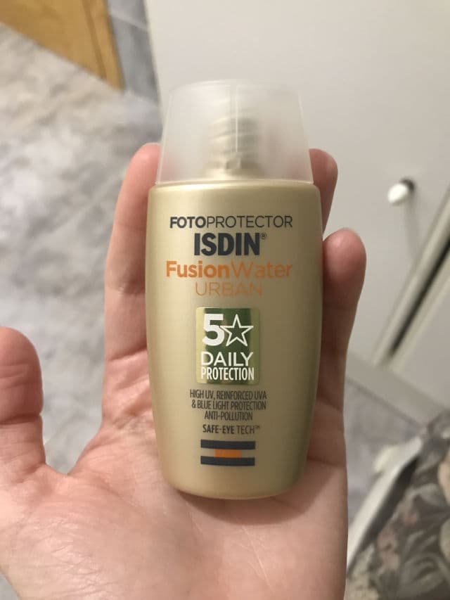 ISDIN Fotoprotector Fusion Water Urban SPF 30 review photo by j9skincare