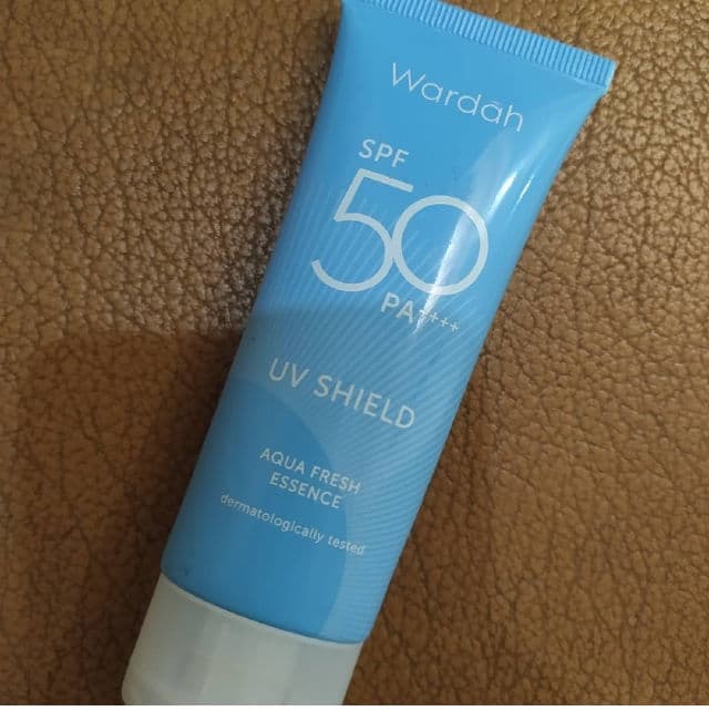 Wardah UV Shield Aqua Fresh Essence SPF 50 PA++++ review photo by jihanswaylim23