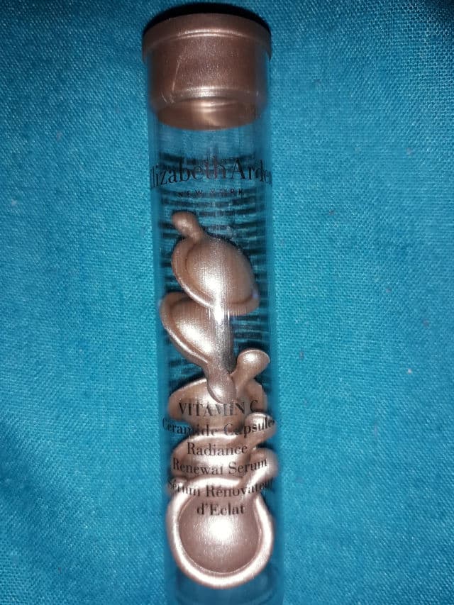 Elizabeth Arden Vitamin C Ceramide Capsules Radiance Renewal Serum review photo by jojobeauty16