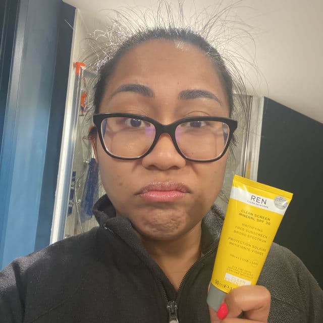 Ren Clean Screen Mineral SPF 30 Mattifying Face Sunscreen review photo by jojomoep