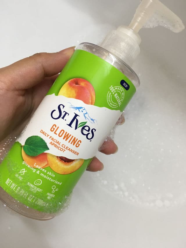 St. Ives Glowing Apricot Face Wash  review photo by jsloveskincare
