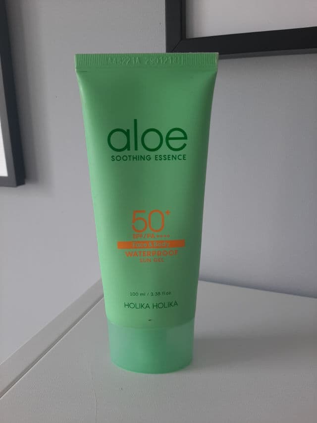 HOLIKA HOLIKA Aloe Soothing Essence Waterproof Sun Gel SPF50+ PA++++ review photo by skincarejuless