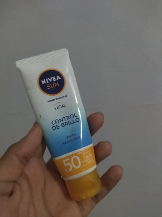 Nivea Sun UV Face Shine Control Cream SPF50 review photo by karenmaleny