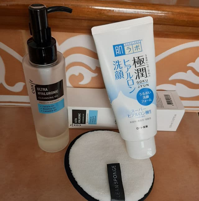 Hada Labo Goku Jyun Super Hyaluronic Acid Cleansing Face Foam review photo by kurlkbeautyfaus