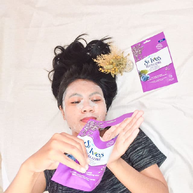St. Ives Revitalizing Acai, Blueberry & Chia Seed Oil Sheet Mask review photo by kurniaashari