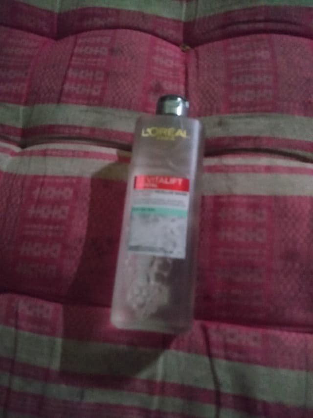 L'Oreal Paris Revitalift Crystal Purifying Micellar Water  review photo by lailiyahfaizzatul18