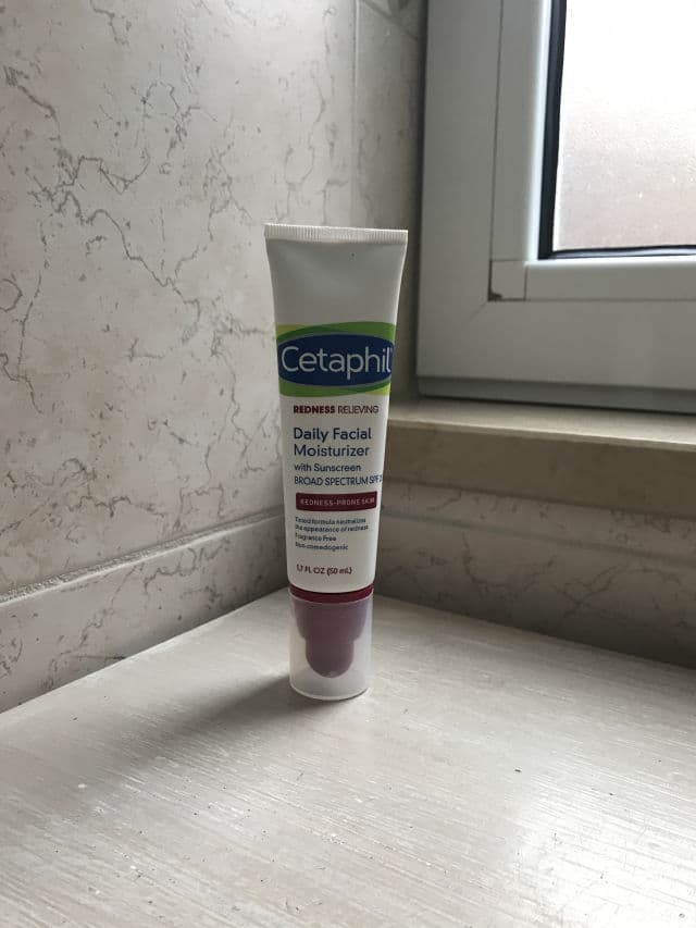 Cetaphil Redness Relieving Daily Facial Moisturizer with Sunscreen review photo by lauraamenichini