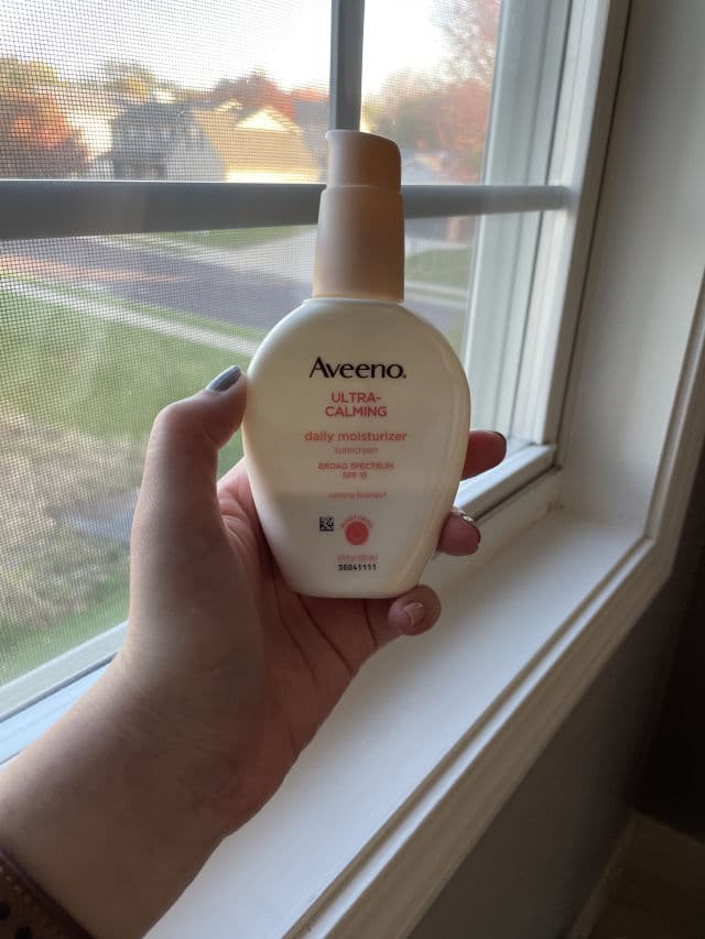 Aveeno Daily Moisturizer with SPF 15 review photo by laurenA09