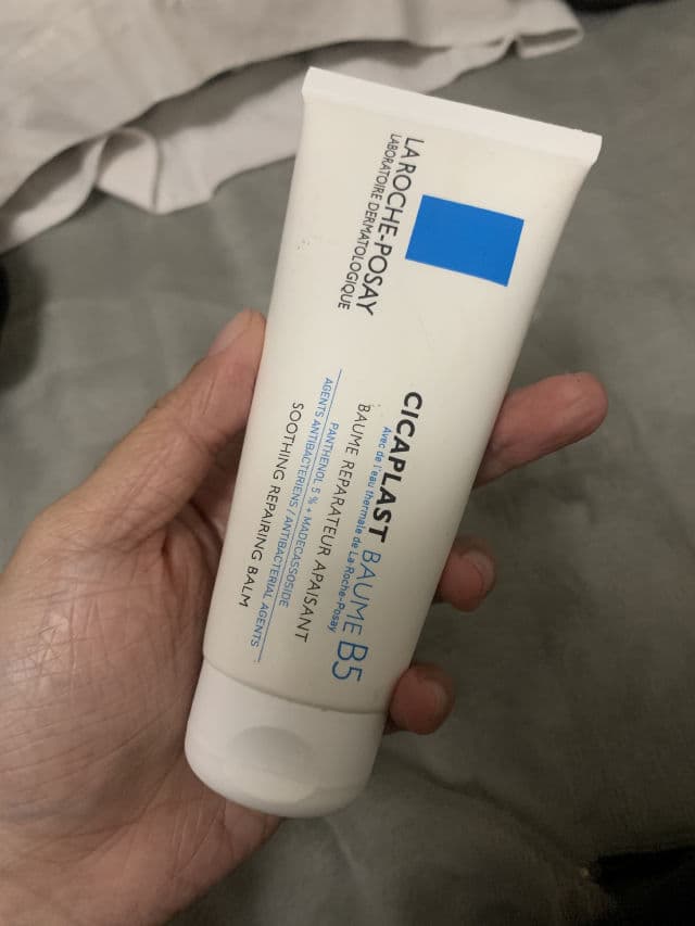 La Roche-Posay Cicaplast Baume B5 Soothing Repairing Balm review photo by whitecastfashion