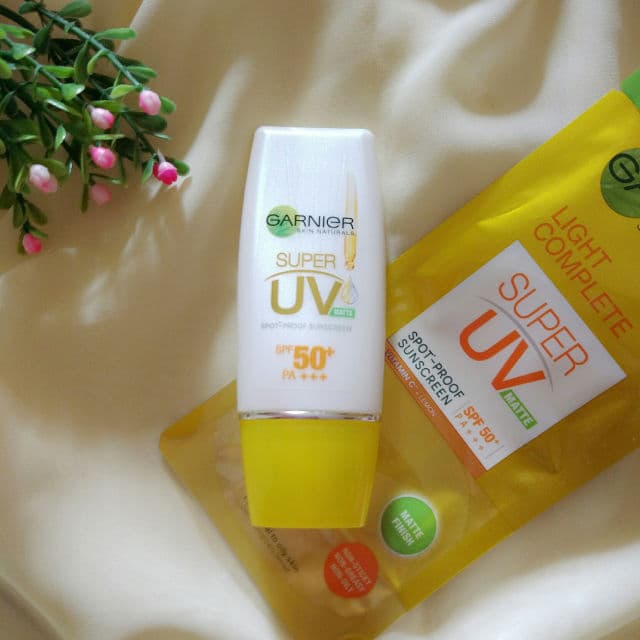 Garnier Light Complete Super UV Matte Brightening Sunscreen SPF50+ review photo by luisora