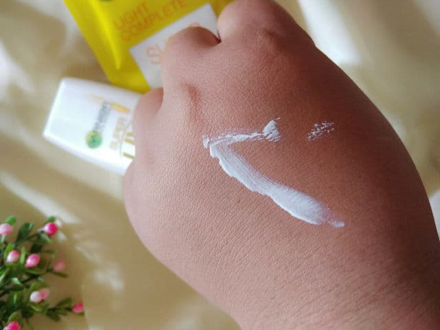 Garnier Light Complete Super UV Matte Brightening Sunscreen SPF50+ review photo by luisora