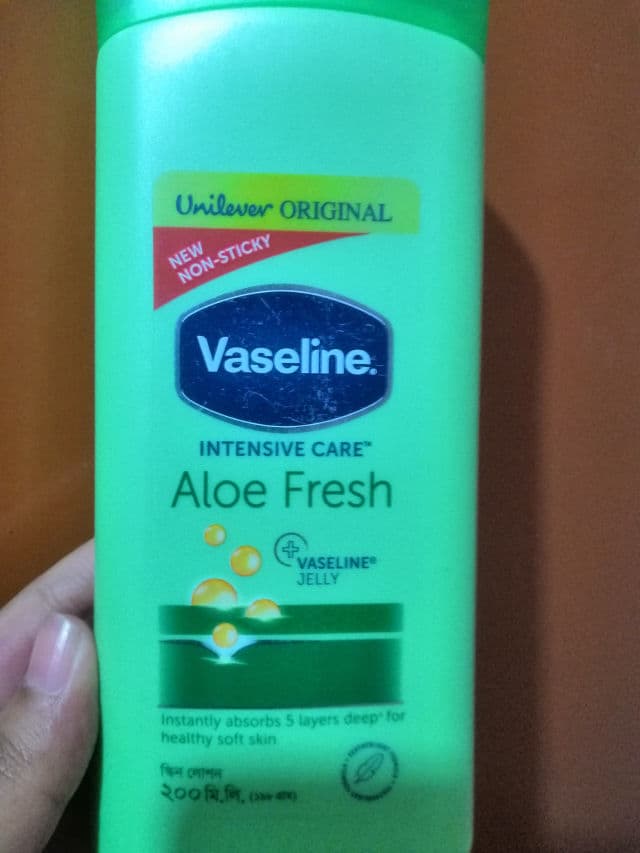 Vaseline Intensive Care Aloe Soothe Lotion review photo by meumeu