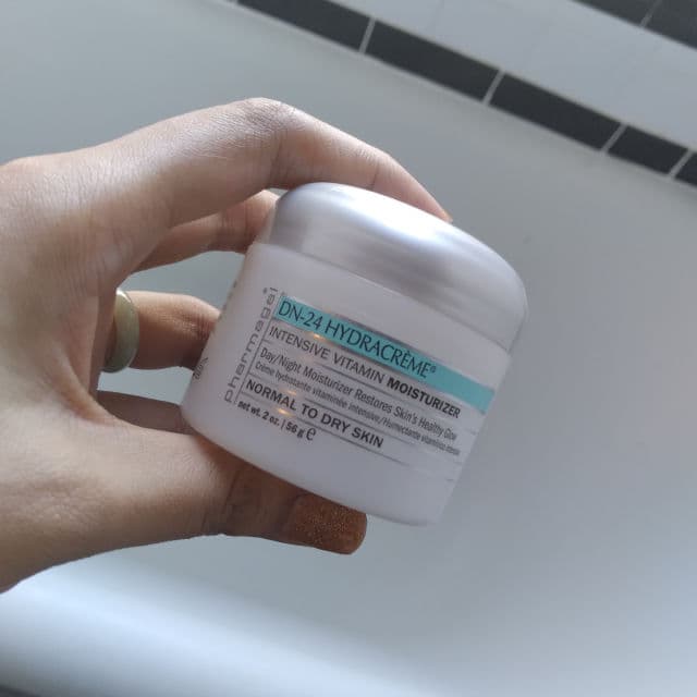 Pharmagel DN-24 Hydracreme Intensive Vitamin Moisturizer review photo by midnightmoonmakeup