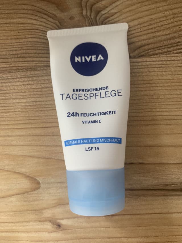 Nivea Moisturizing Day Cream SPF 15 review photo by mmb3784