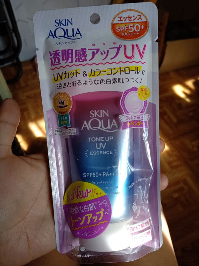 SKIN AQUA Tone Up UV Essence review photo by mochiface