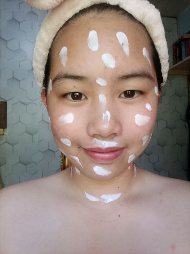 SKIN AQUA Tone Up UV Essence review photo by mochiface