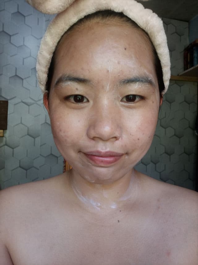 SKIN AQUA Tone Up UV Essence review photo by mochiface