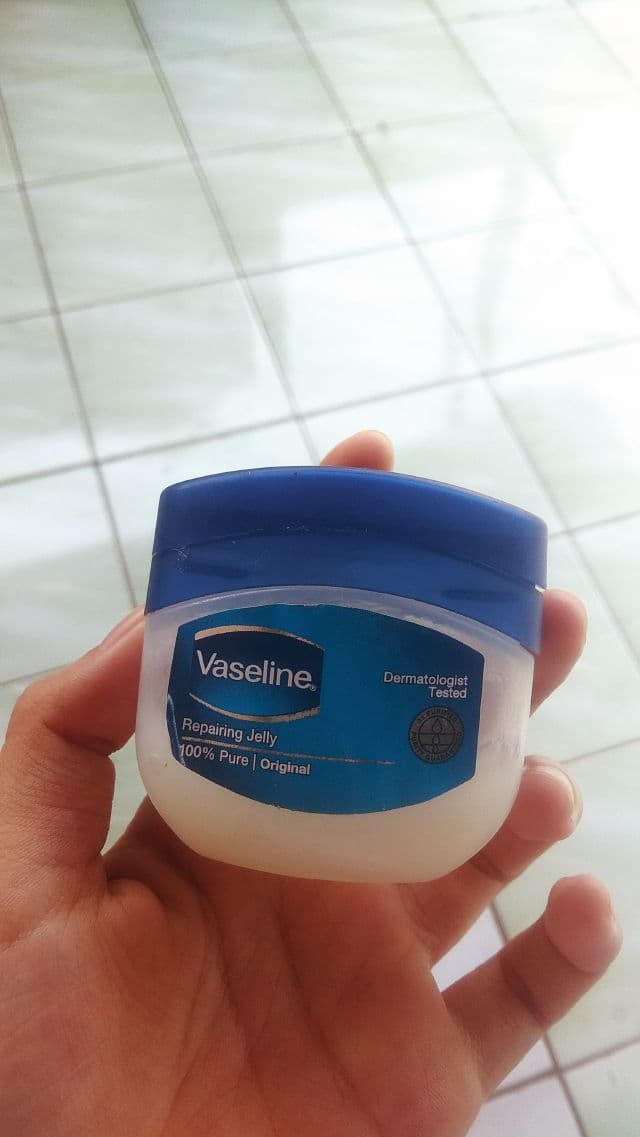 Vaseline Petroleum Jelly Original review photo by novtwenique