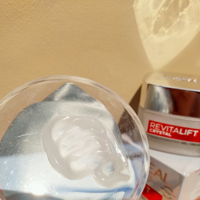 L'Oreal Paris Revitalift Crystal Fresh Hydrating Gel Cream review photo by musthikaaa