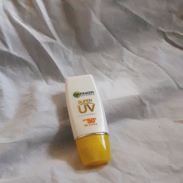 Garnier Light Complete Super UV Natural SPF 50 review photo by muts
