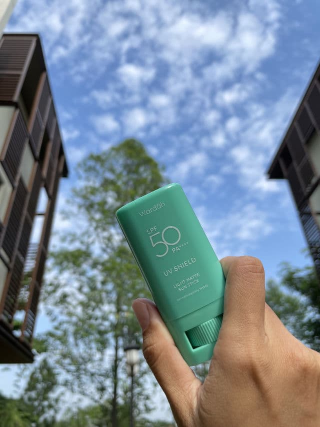 Wardah UV Shield Light Matte Sun Stick SPF 50 PA ++++ review photo by ndachan