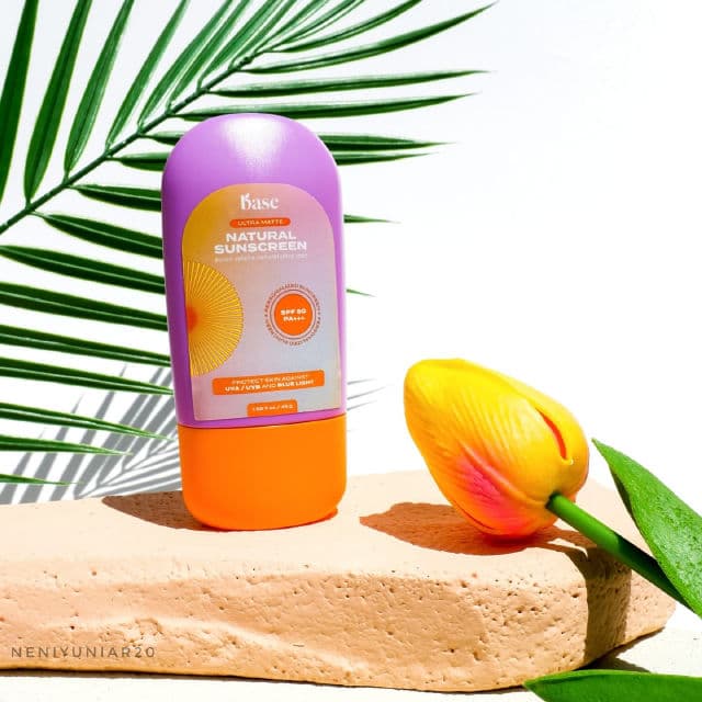 Base Ultra Matte Natural Sunscreen SPF 50 PA+++ review photo by neniyuniar20