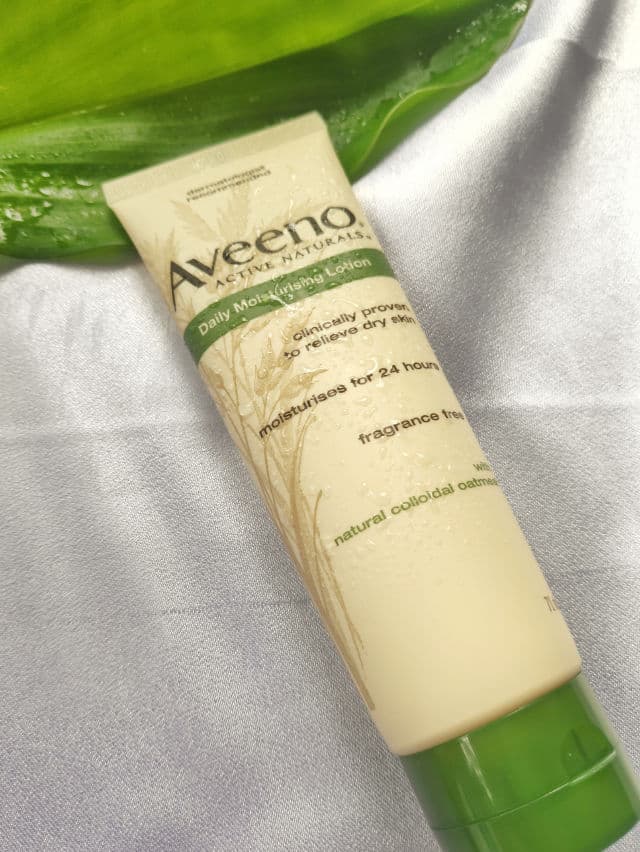 Aveeno Moisturing Cream with Natural Colloidal Oatmeal review photo by nikiiiipicky